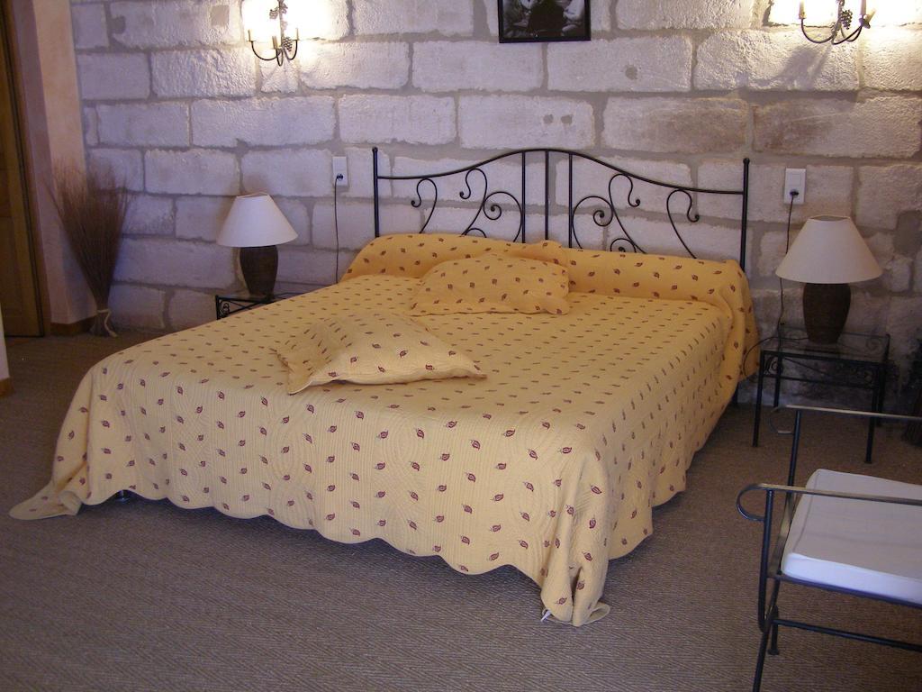 L'Oustau De Mistral Hotel Eyragues Room photo