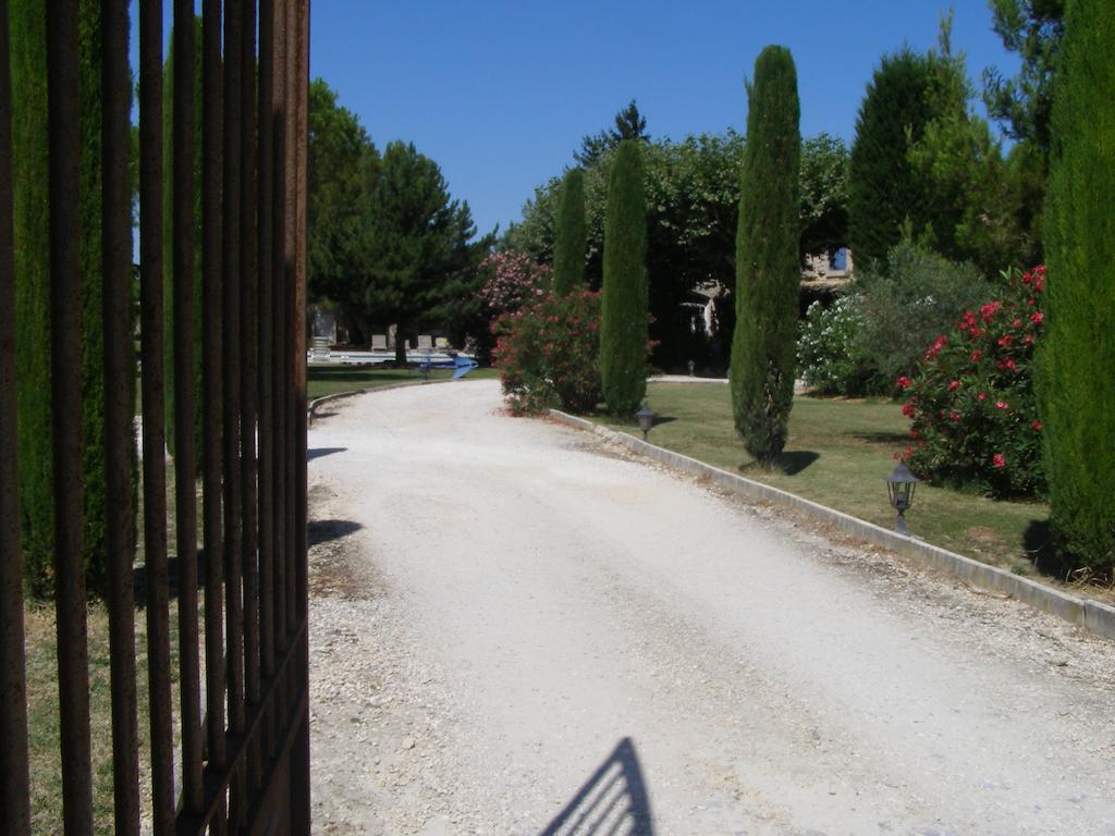 L'Oustau De Mistral Hotel Eyragues Exterior photo